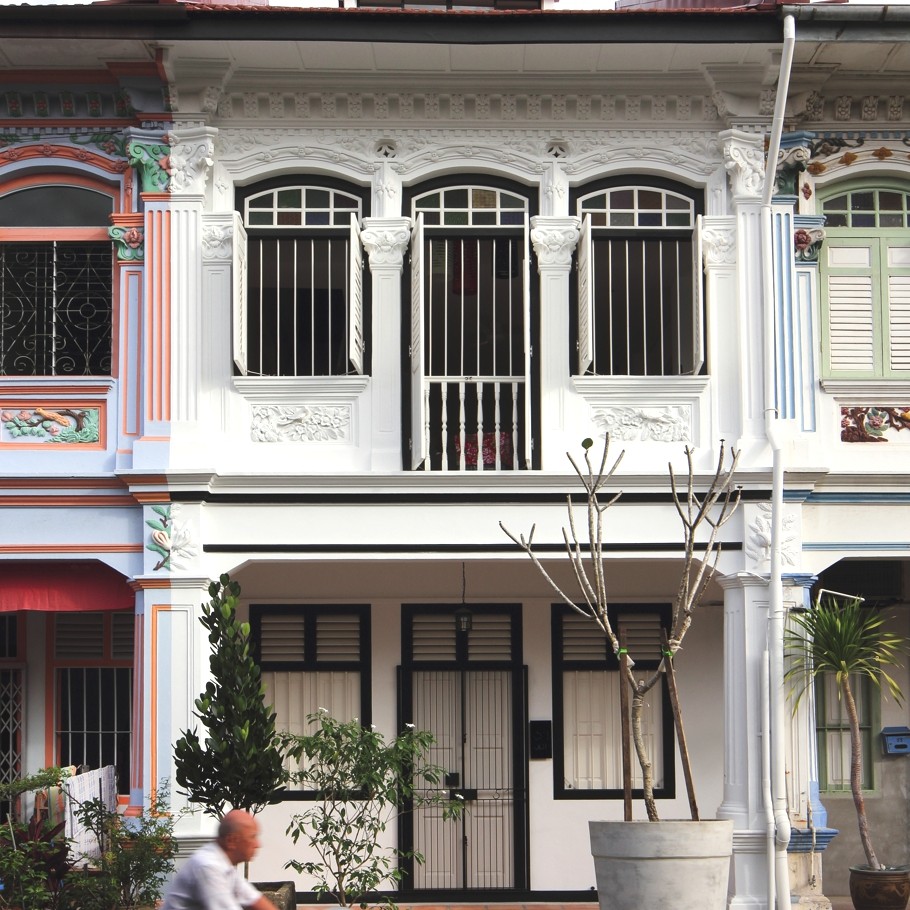 r-house-with-an-unusual-layout-singapore-01