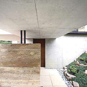 compact-cute-house-in-senri-03