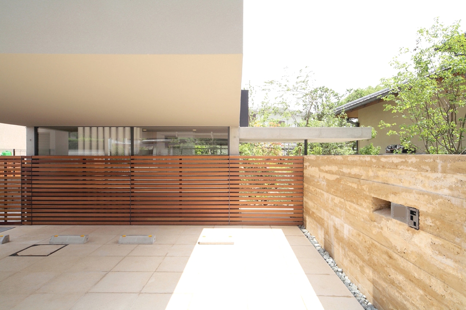 compact-cute-house-in-senri-04