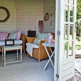 summerhouse-style-garden-ideas-02