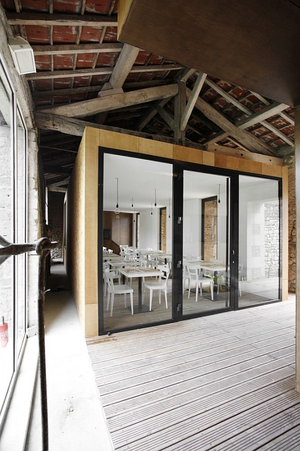 old-barn-transformation-renovation-restaurant-charroux-france-03