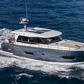 azimut-yachts-and-atlantis-present-new-boats-at-dusseldorf-boat-show-2013-02