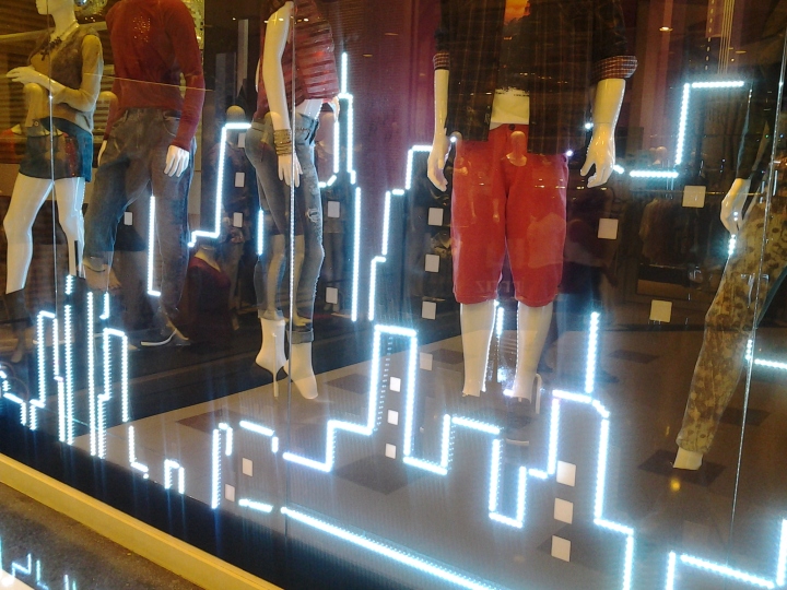 biotipo-installation-and-window-display-04