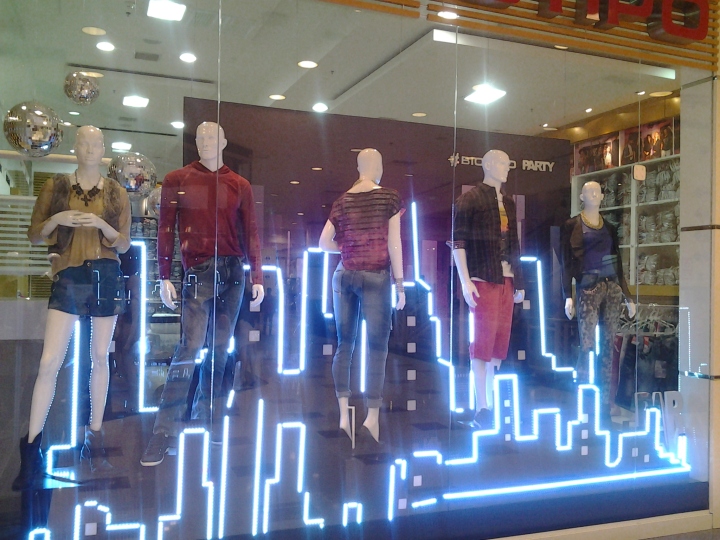 biotipo-installation-and-window-display-06