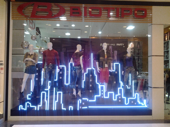 biotipo-installation-and-window-display-10
