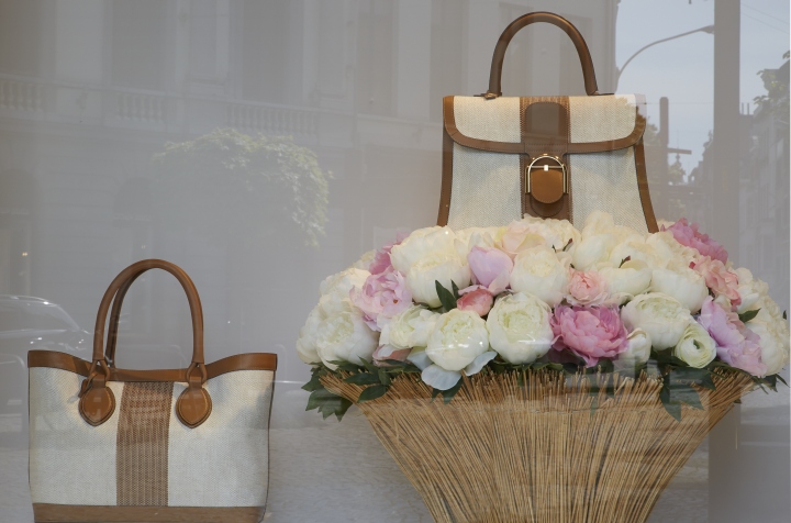 delvaux-mothers-day-windows-02