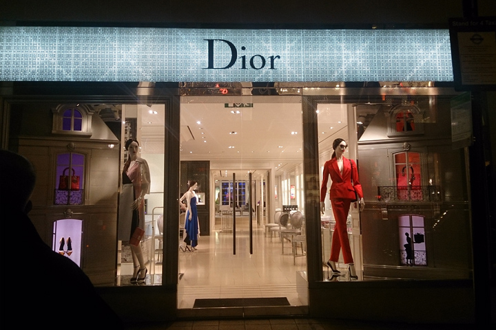 dior-christmas-window-03