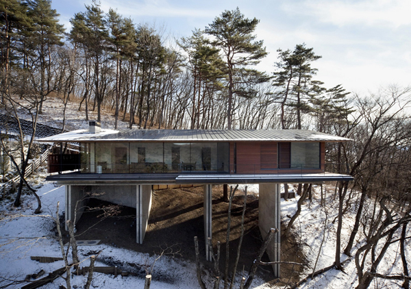 modern-home-in-japan-neighboring-the-asama-volcano-01