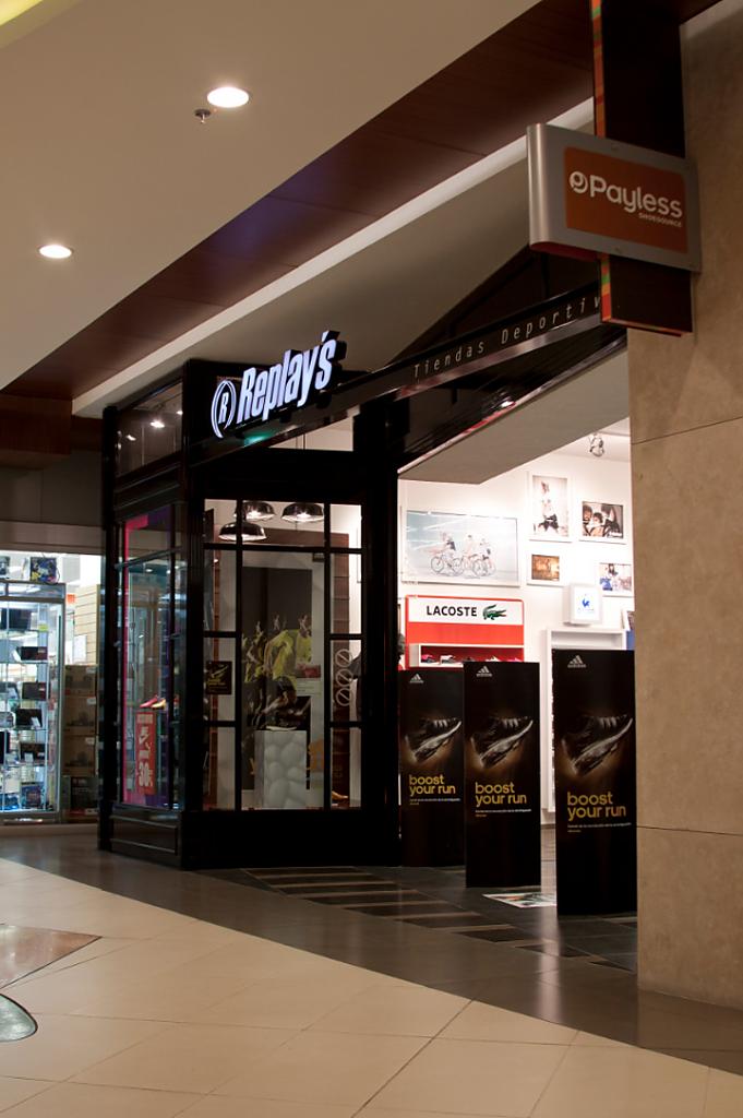 replays-store-titan-plaza-by-david-torres-bogota-colombia-10
