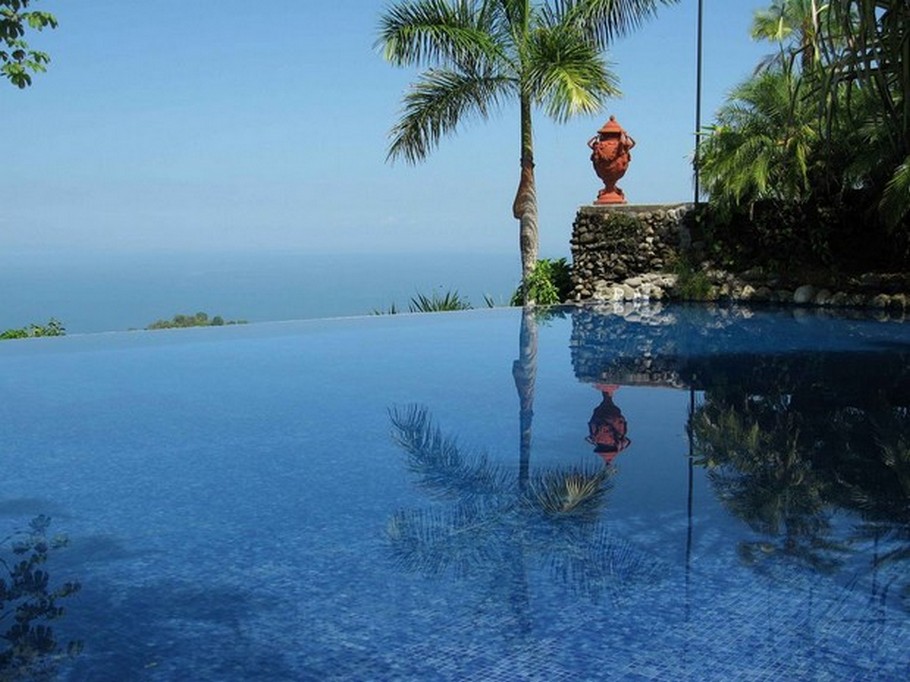luxury-swimming-infinity-pools-from-around-the-world-18