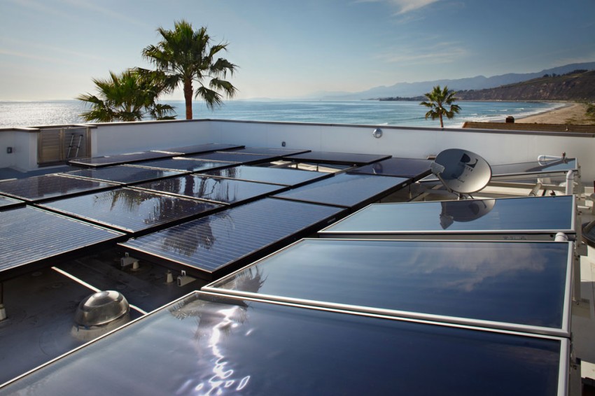 Солнечные батареи загородного дома 3 Palms в США