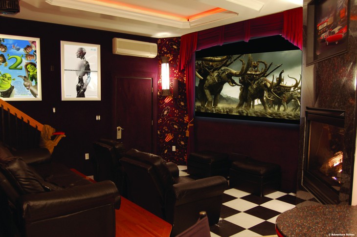 Кинотеатр в гостинице Adventure Suites в США