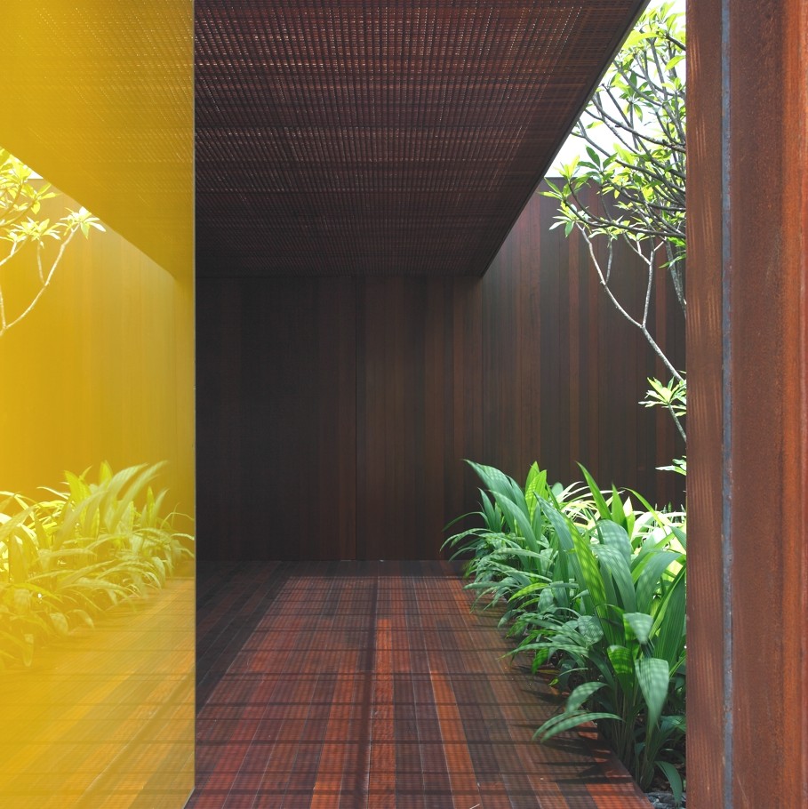 Внутренний сад современного дома в Бразилии