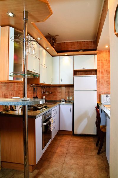 barnaya-stojka-na-kuxne-02