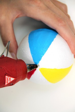 beach-ball-garland-14