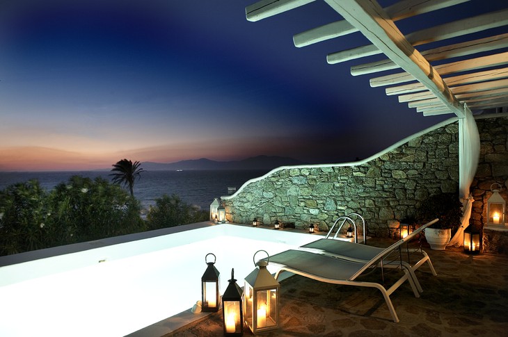 Видовая терраса отеля Bill & Coo Suites в Греции