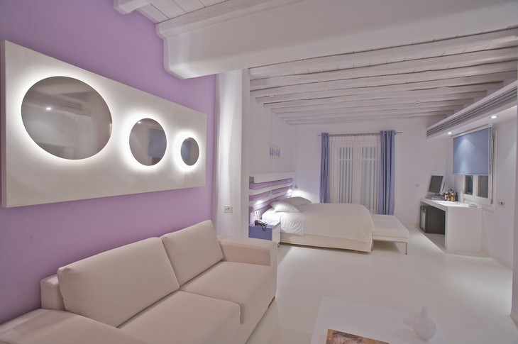 Интерьер номера отеля Bill & Coo Suites в Греции