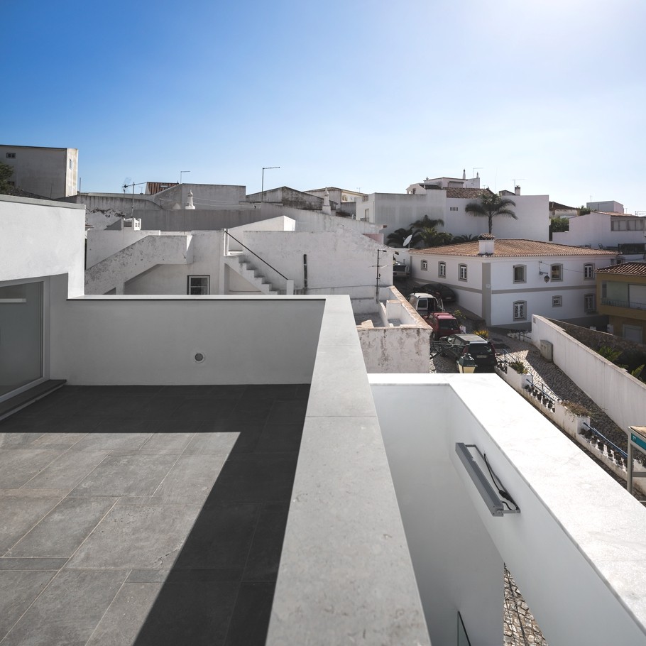 Вид с террасы особняка Casa 103 в Португалии