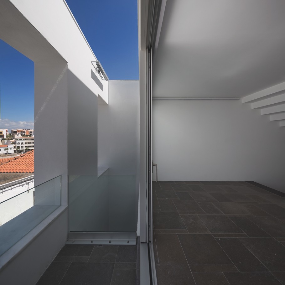 Минималистический дизайн особняка Casa 103 в Португалии