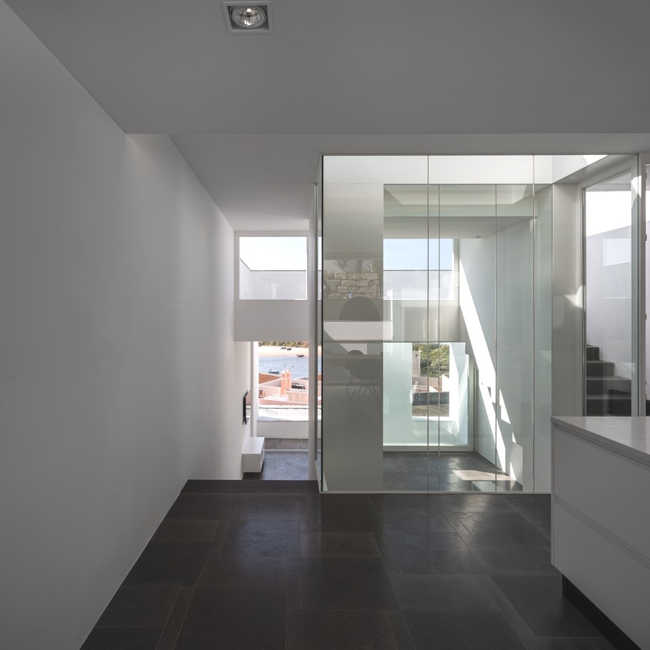 Минималистический дизайн особняка Casa 103 в Португалии