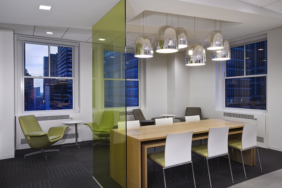 colorful-glass-partitions-interiors-05