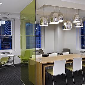 colorful-glass-partitions-interiors-05