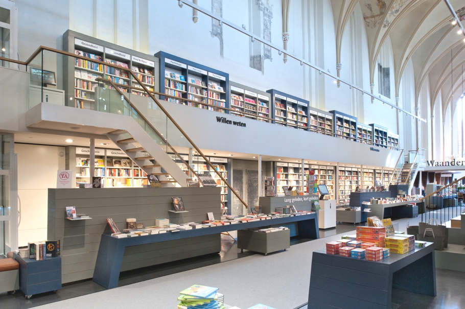 contemporary-library-waanders-06