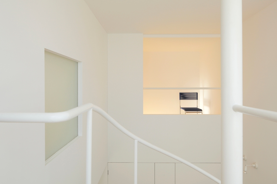 contemporary-white-collage-design-09