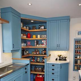 corner-kitchen-cabinets-16