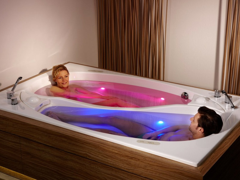 couple-bath-yin-yang-01