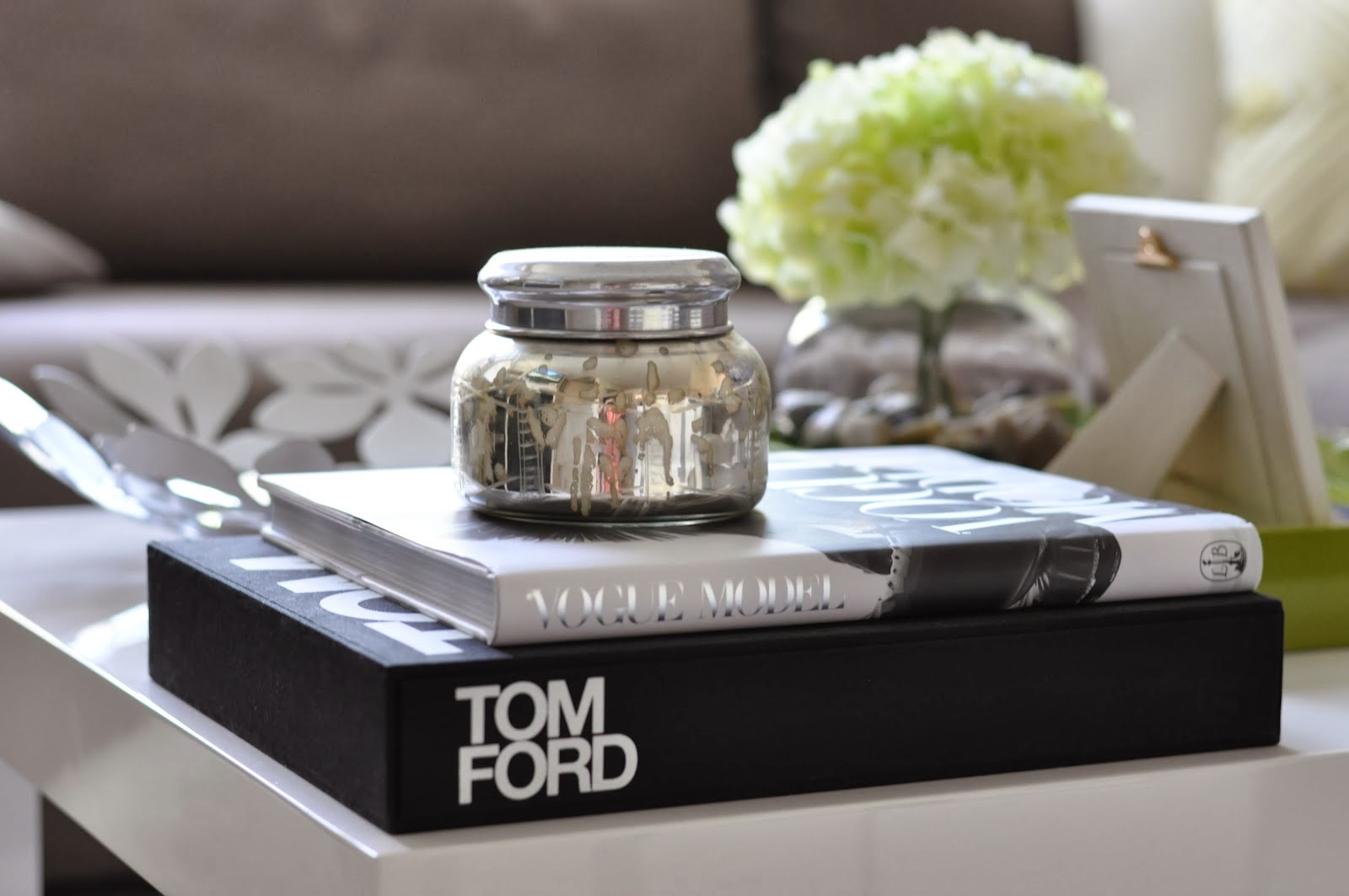 dekorirovanie-zhurnalnogo-stolika-45