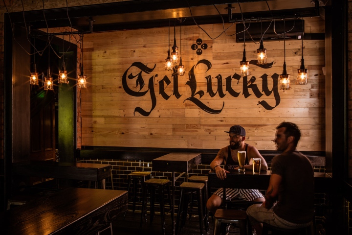 drop-kick-murphys-bar-01