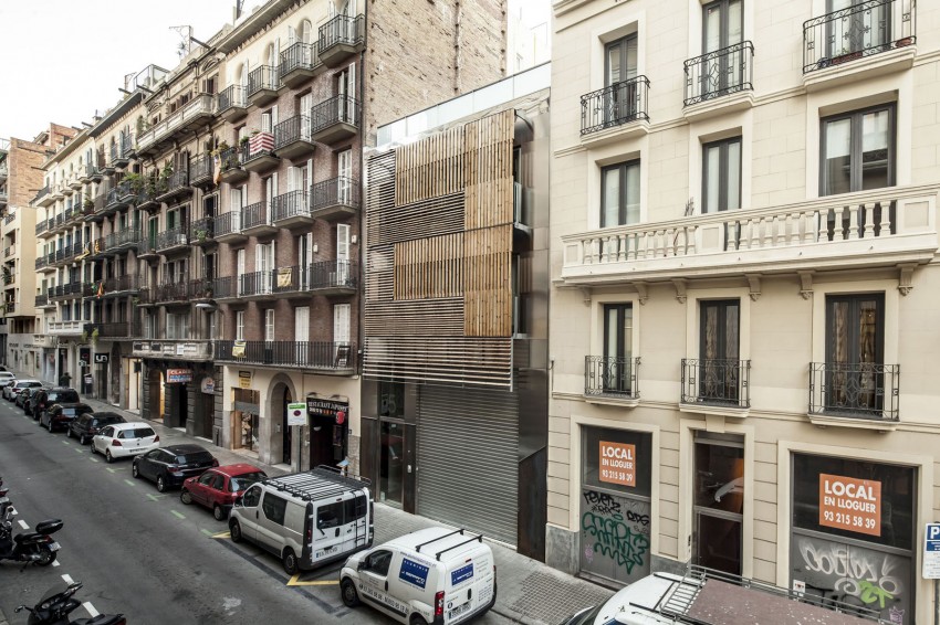 Закрытый балкон городского дома Dwellings in Barcelona в Испании