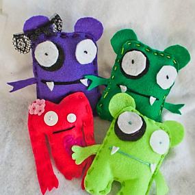 freaky-felt-monsters-01