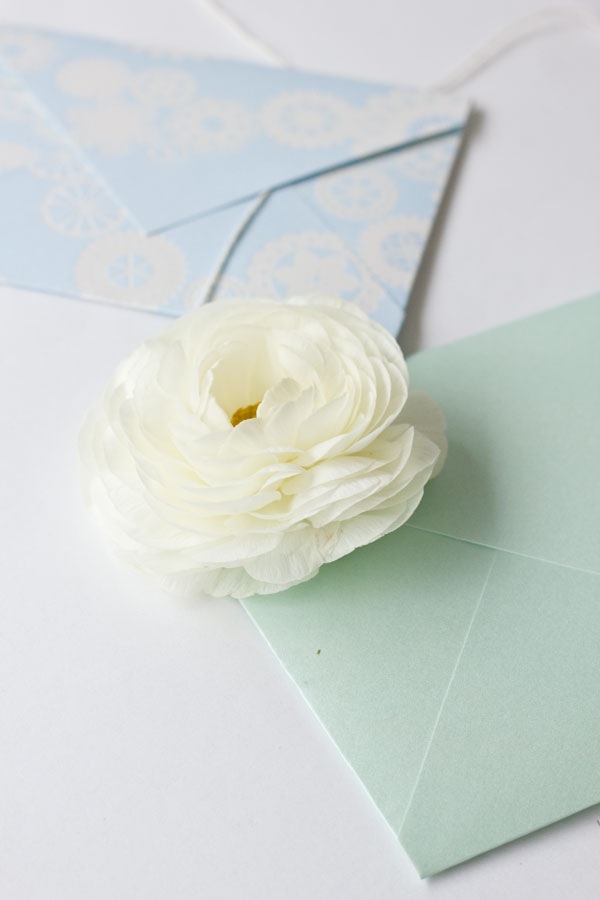 fresh-flower-envelope-garland-13