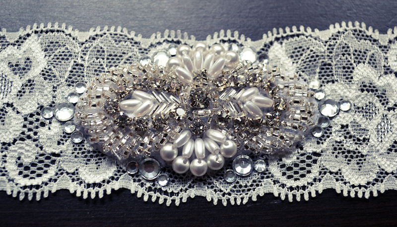 glitzy-garter-01