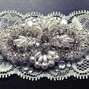 glitzy-garter-01