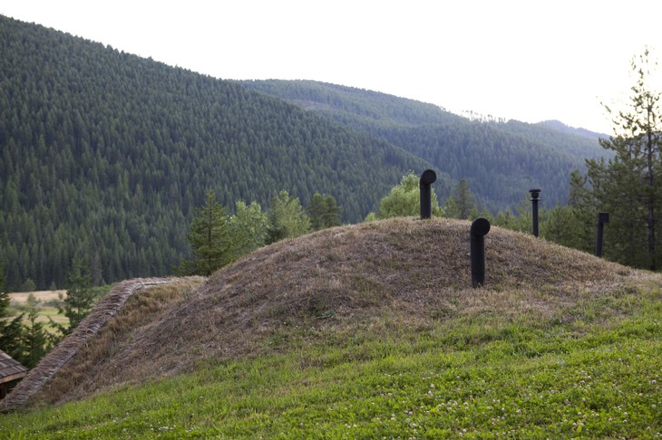 Крыша дома Hobbit House в США