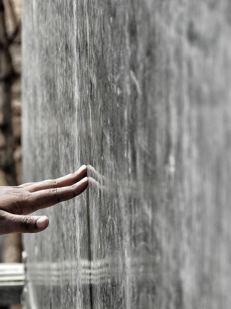 house-cast-in-liquid-stone-21