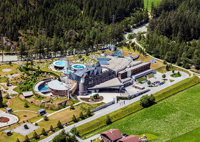 lavish-alpine-resort-01