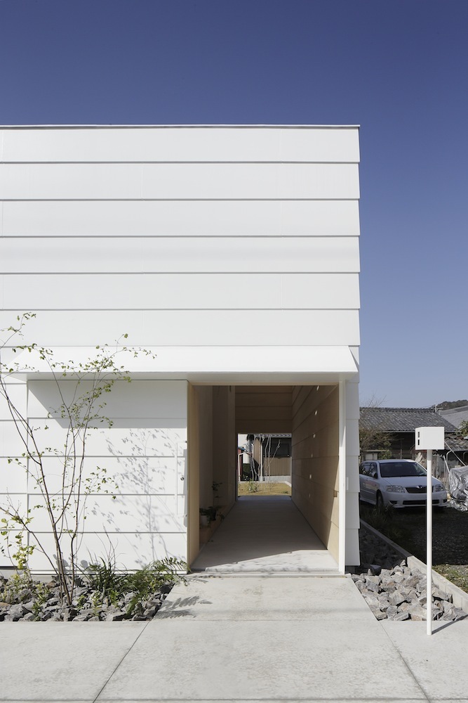light-walls-house-01