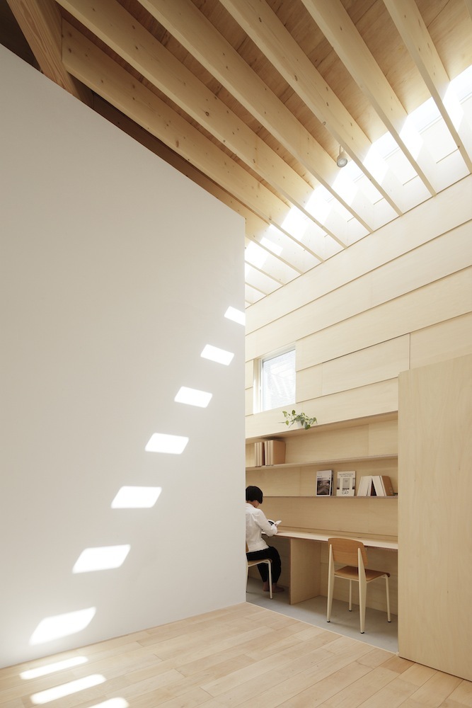 light-walls-house-14