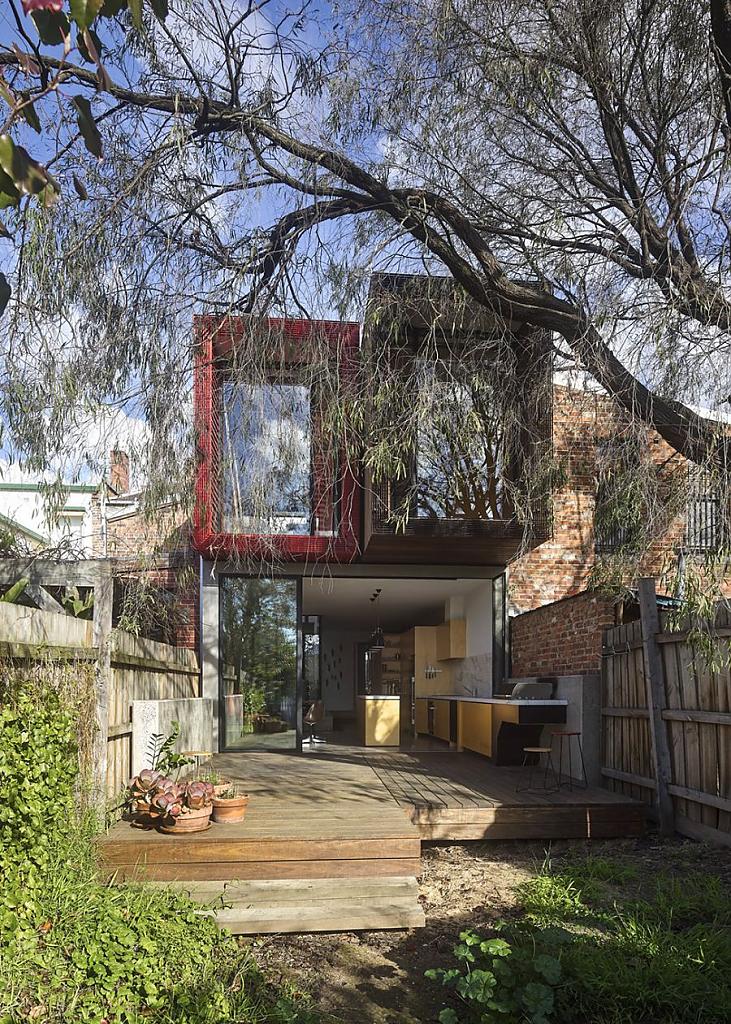 Деревянные ступеньки к особняку в Мельбурне