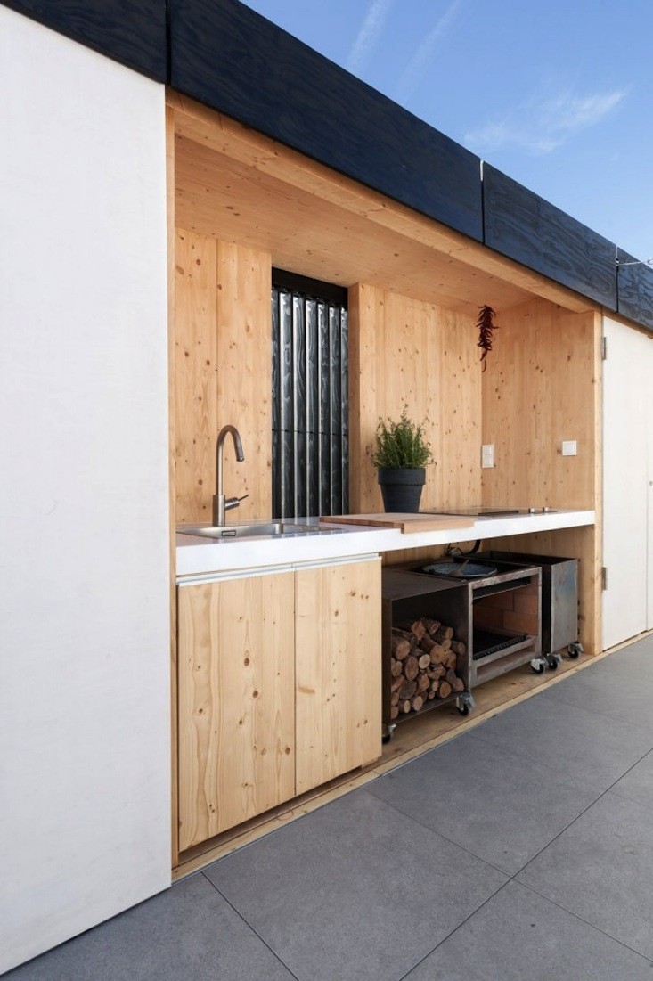 modern-outdoor-kitchens-13
