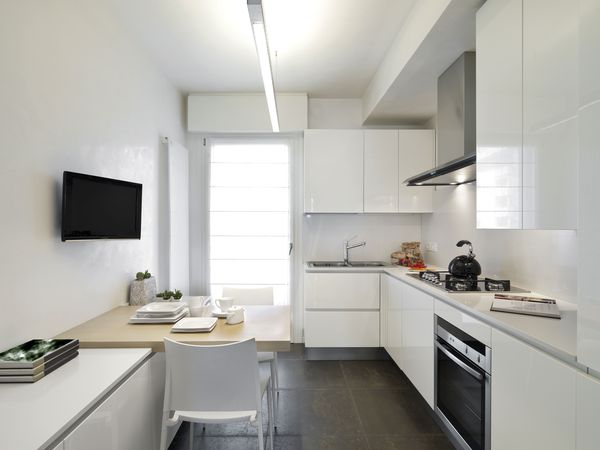 obedennyj-stol-dlya-malenkoj-kuxni-11