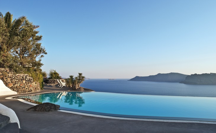 Видовой бассейн отеля Perivolas в Греции
