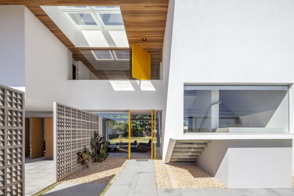 rectangular-shaped-contemporary-house-05