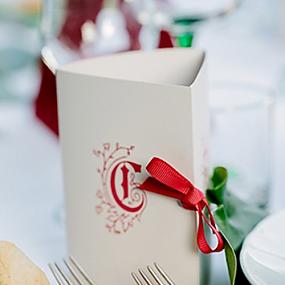 red-green-and-white-winter-wedding-22