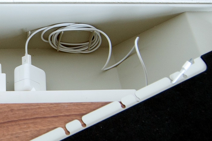 shelf-modern-gadgets-03
