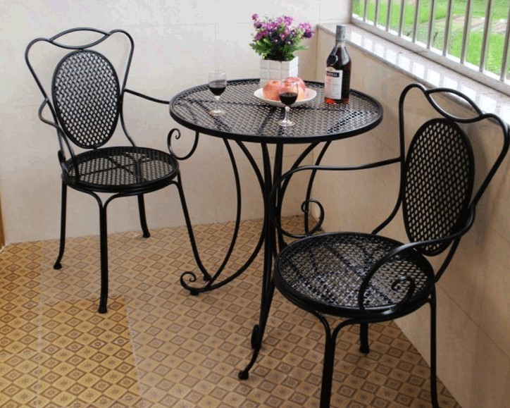 stolyi-i-stulya-na-balkon-14